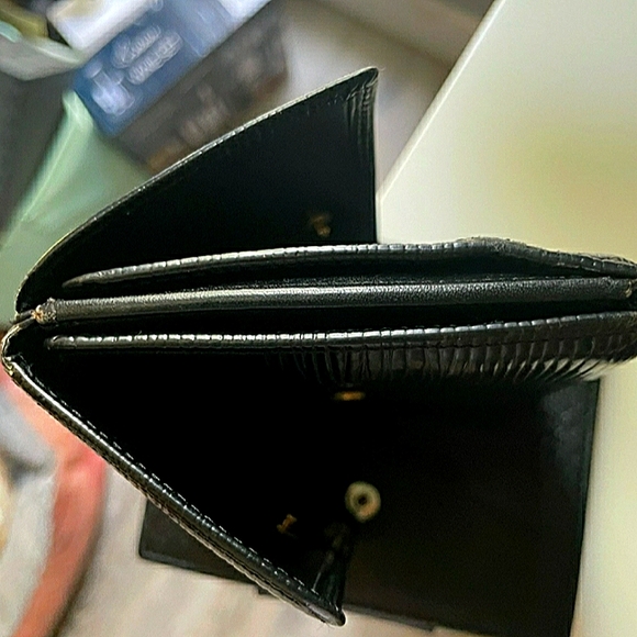 LOUIS VUITTON Elise compact wallet in black Epi leather. Date code MI0923. GUC - Picture 11 of 12